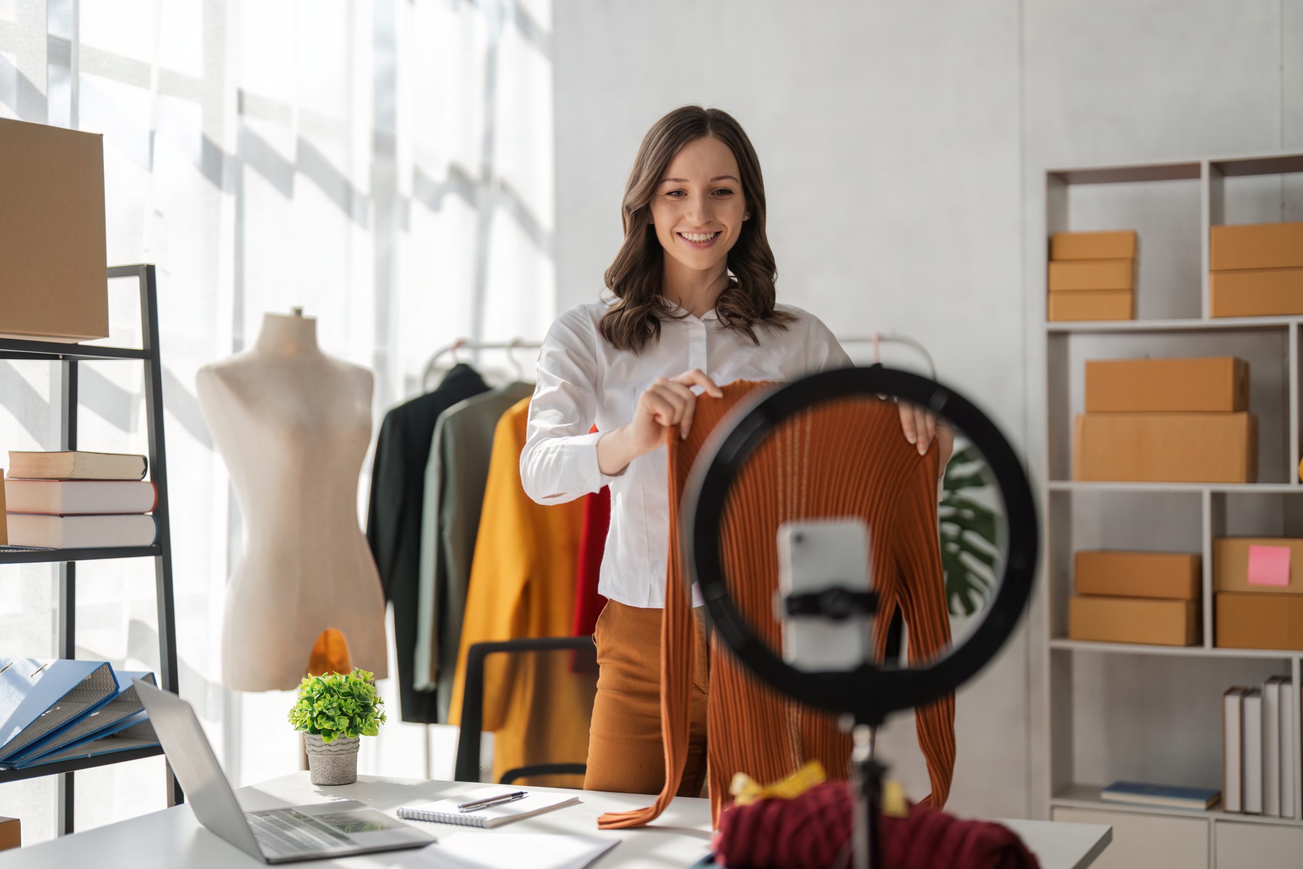 Le Live Shopping rentable sur TikTok grâce à l'agence Komunity Web
